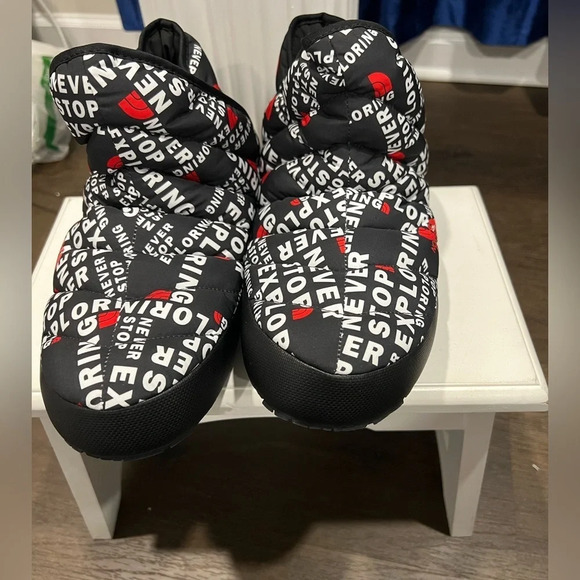 The North Face Thermoball Traction Booties Men's Sz 9 without a box !!! - Picture 1 of 5